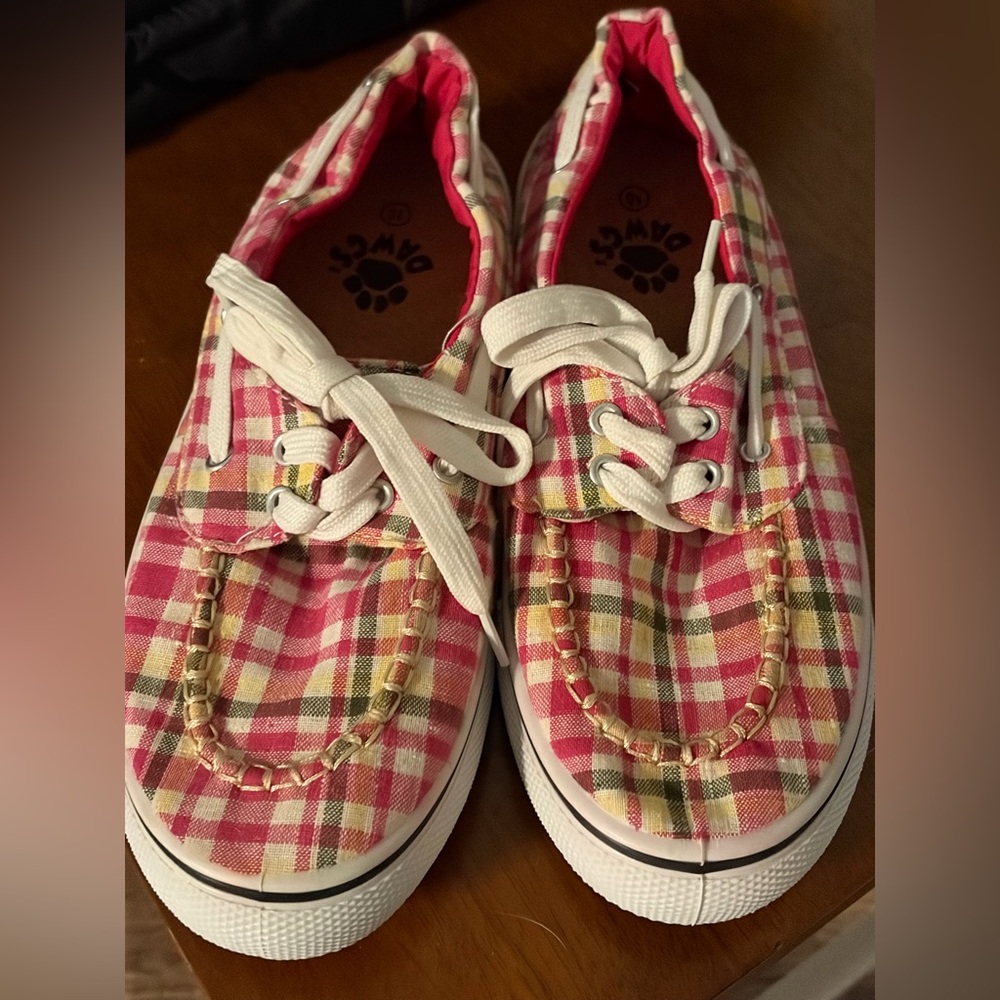 Women’s DAWGS Pink Plaid Kayman Boat Shoes. Size 10